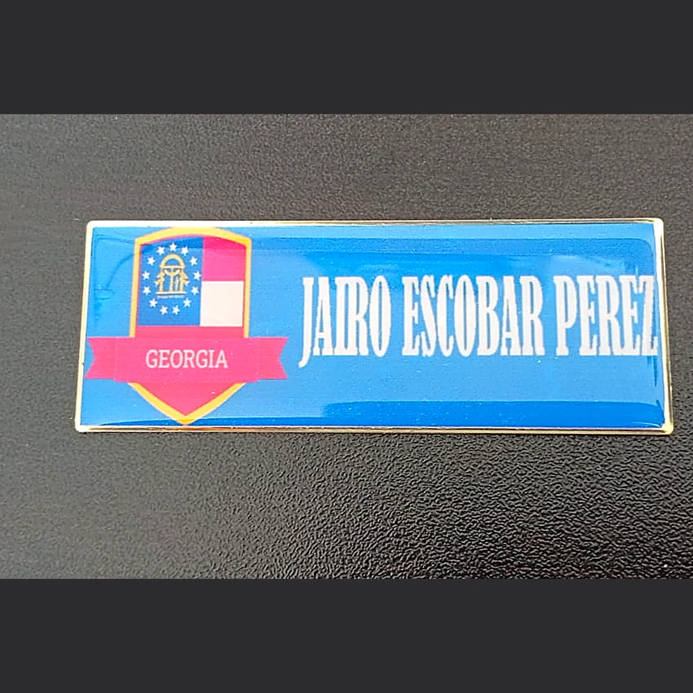 Gafete personalizado en metal